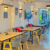 Restaurants, cafes and hotels