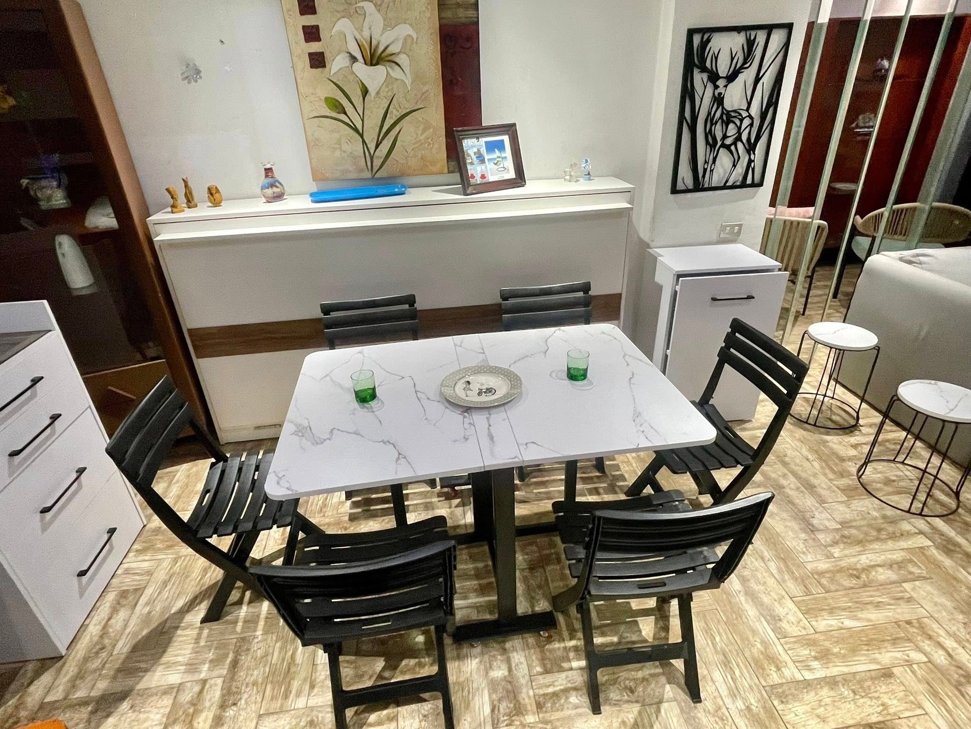 Magic table 6 Chairs